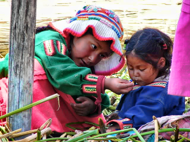 voyage perou - uros titicaca enfants