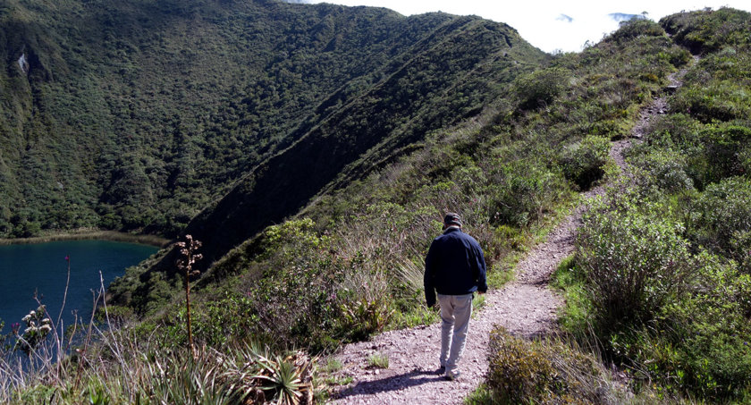 trek cuicocha otavalo