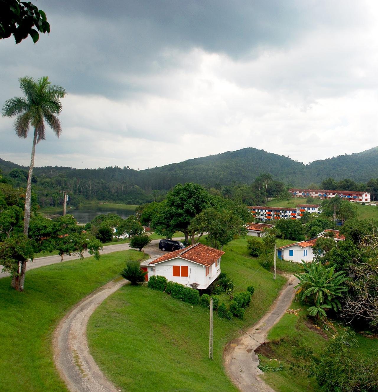 Paysage de cuba avec des touristes